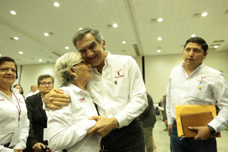 Anuncia Américo aumento del 20% a burócratas