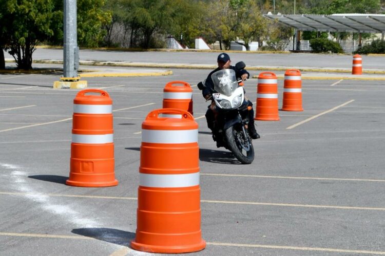 Capacita SSPT a elementos de en el manejo de motocicletas