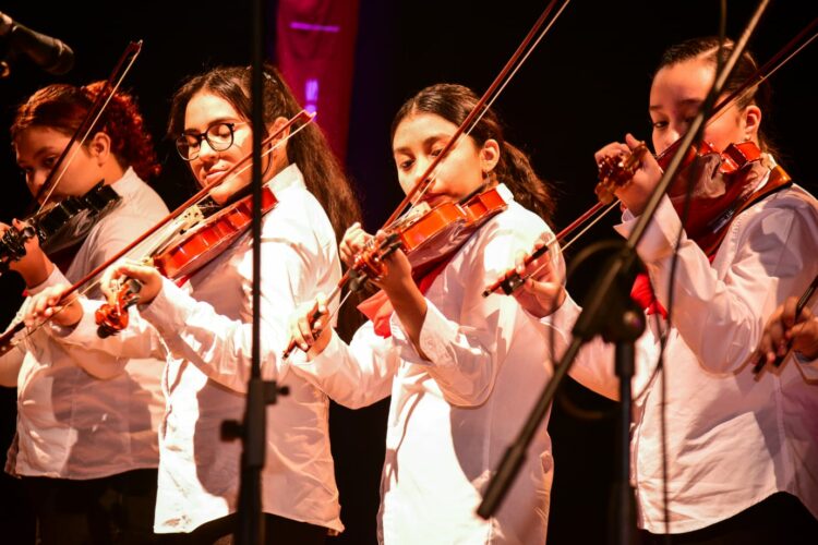 Dan instrumentos nuevos para Casa del Arte Victoria