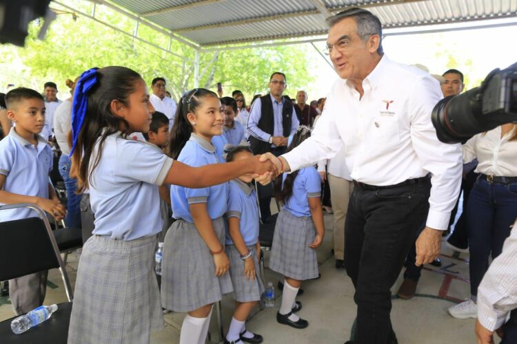 Américo pone en marcha internet satelital para escuelas de zonas rurales