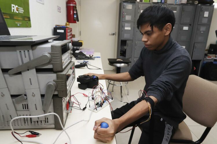 Impulsa la UAT proyectos del laboratorio de Inteligencia Artificial en el Campus Victoria