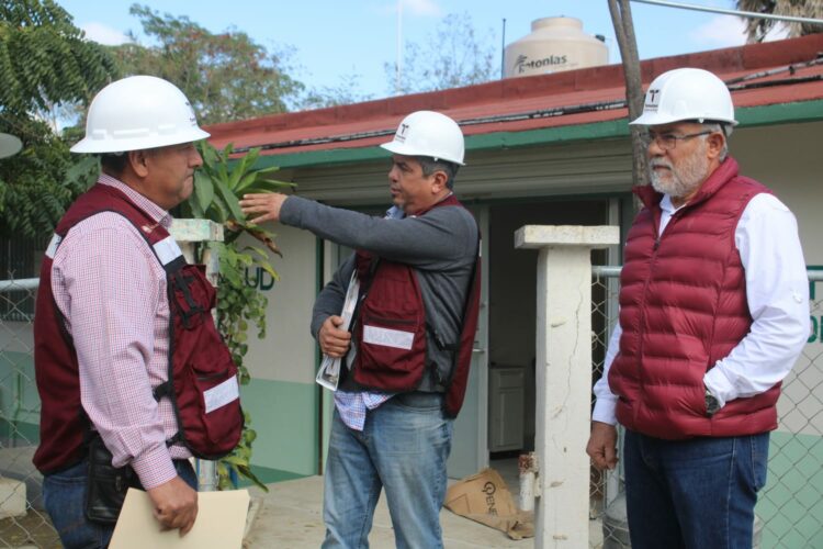 Revisa Obras Públicas trabajos de rehabilitación de Centros de Salud en Antiguo Morelos