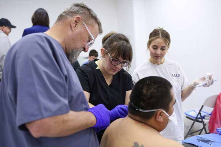 Atienden DIF Tamaulipas y Club Rotario Victoria a 230 personas con jornada médica