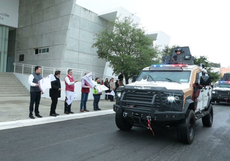 Entrega AVA 15 patrullas pick-up blindadas y cuatro vehículos tipo «Mamba»