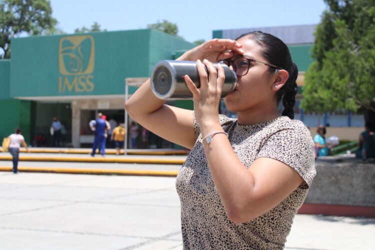 Alerta salud por tercera ola de calor