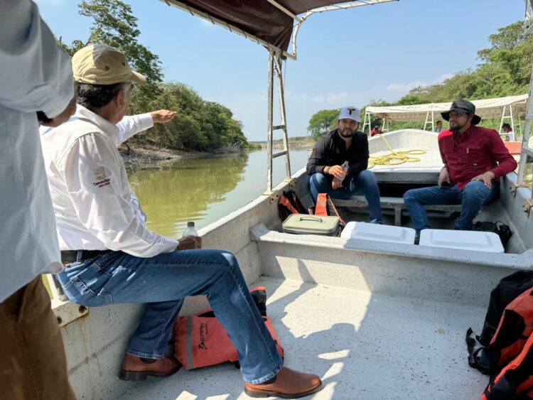 Supervisa Américo trabajos de dragado en el sistema lagunario en el sur de Tamaulipas