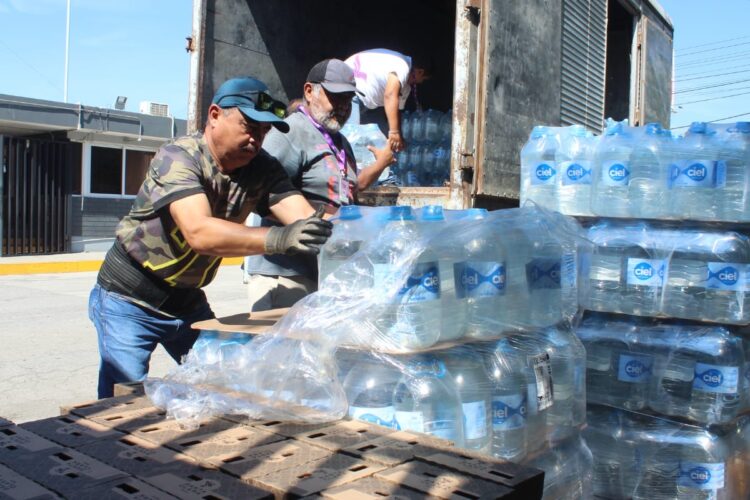 Dona FEMSA más de 5 mil 500 litros de agua y leche al DIF Tamaulipas en beneficio de las familias afectadas por “Alberto”