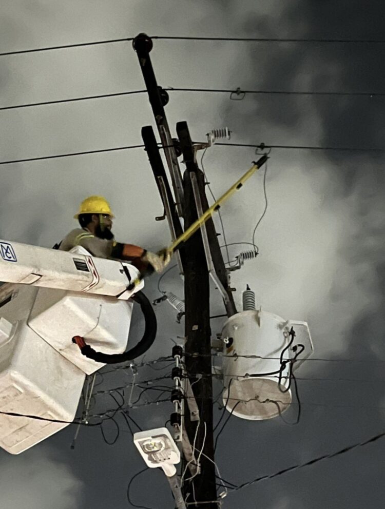 Restablece CFE servicio al 79 %  de los 42 mil afectados por Alberto