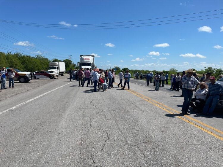 Manifestación agrícola en Carretera San Fernando-Matamoros bloquea circulación vehicular