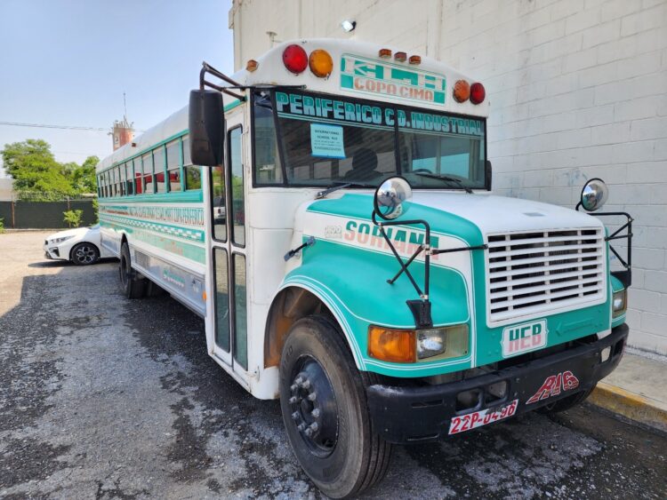 Dona Secretaría de Finanzas autobús escolar al ITACE