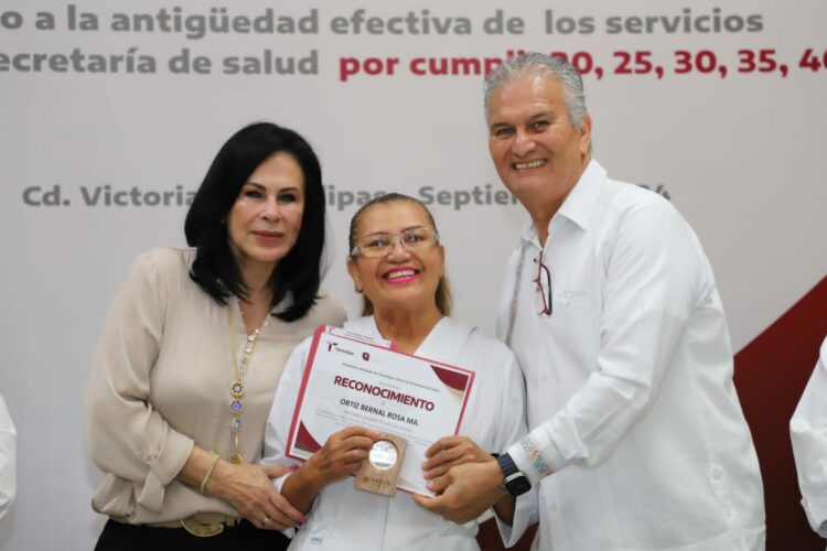 Entregan Premio Estatal de Antigüedad a 220 trabajadores de la salud