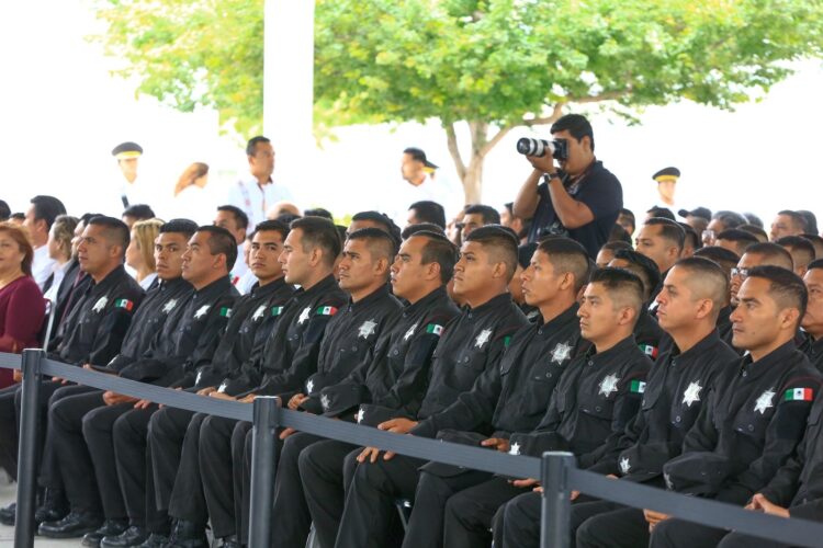 Preside gobernador ceremonia de graduación de cadetes que se incorporan a la Guardia Estatal