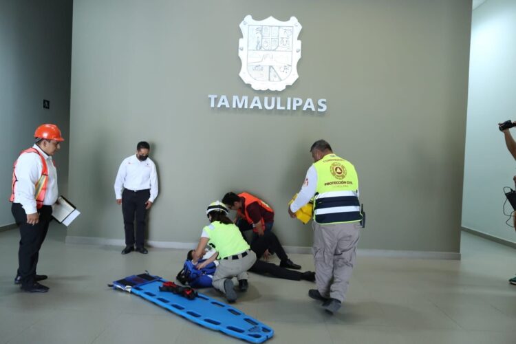 Participa Américo Villarreal en simulacro durante el Día Nacional de Protección Civil*