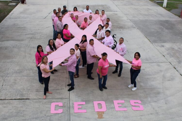 Reciben mujeres de CEDES pláticas y programas preventivos contra el cáncer de mama
