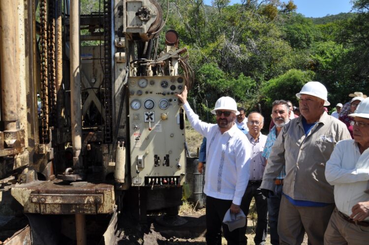 Trabajos de rehabilitación y profundización de pozo de agua, beneficia SRH a Tula