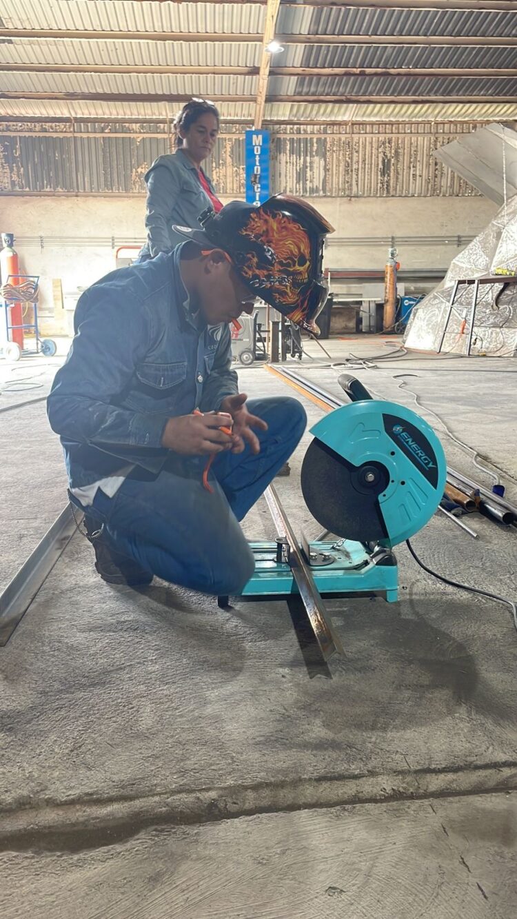 Participan estudiantes del ITACE en mega escultura de la Virgen de El Chorrito
