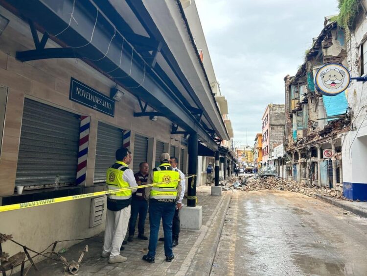 Se derrumbó fachada de hotel en Tampico