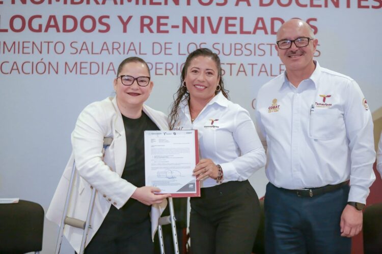 Reciben docentes del COBAT nombramientos de homologación y renivelación