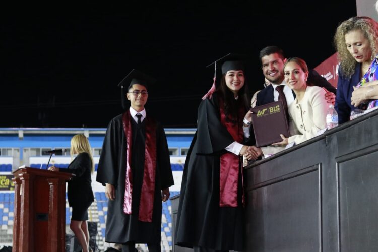 Egresa nueva generación de la Universidad Tecnológica de Matamoros