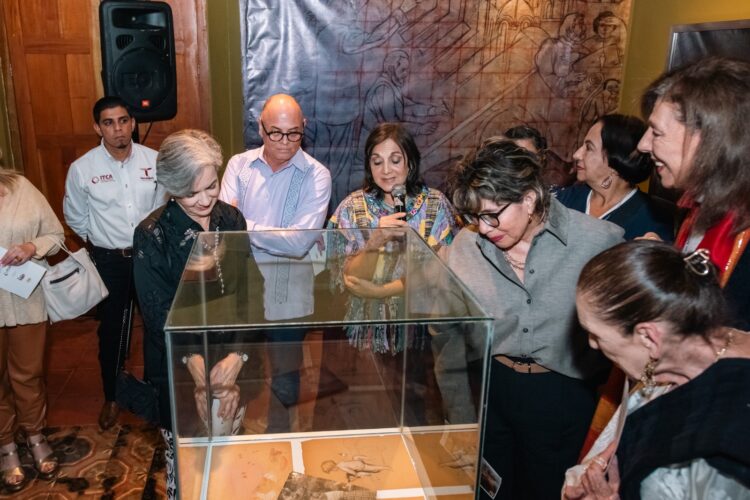 Inauguran con éxito exposición de José Reyes Meza