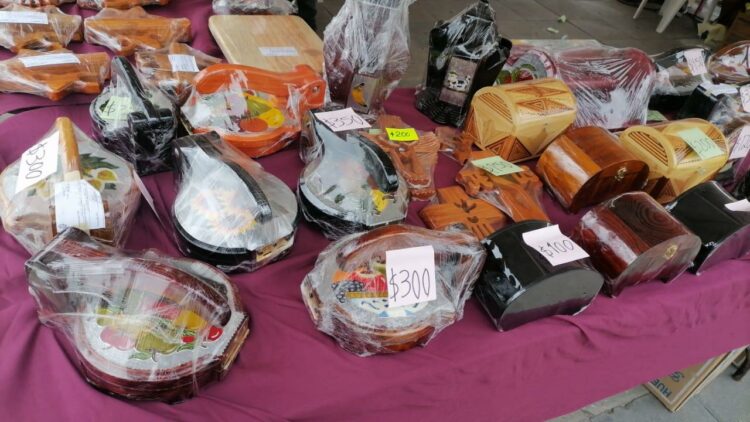 Exponen en plaza principal de Altamira artesanías hechas en CEDES