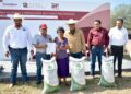 Reciben productores citrícolas fertilizante granulado