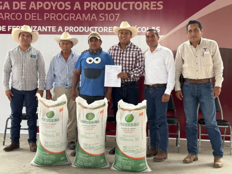 Productores citrícolas del municipio de Llera reciben 85 toneladas de fertilizante