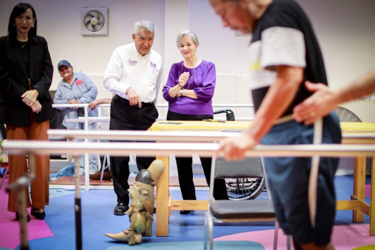 Entrega María de Villarreal prótesis y aparatos ortopédicos a pacientes de 21 municipios