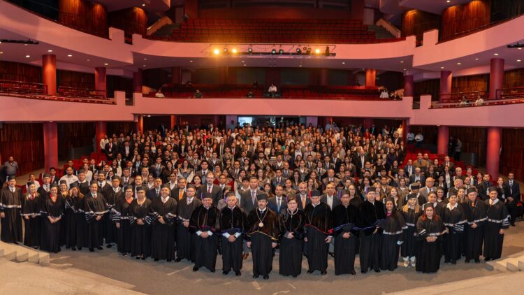 Entrega Dámaso Anaya reconocimientos al mérito universitario 2024