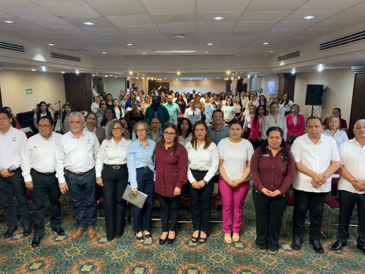 Actualizan docentes enseñanza para casos de autismo y síndrome de Down