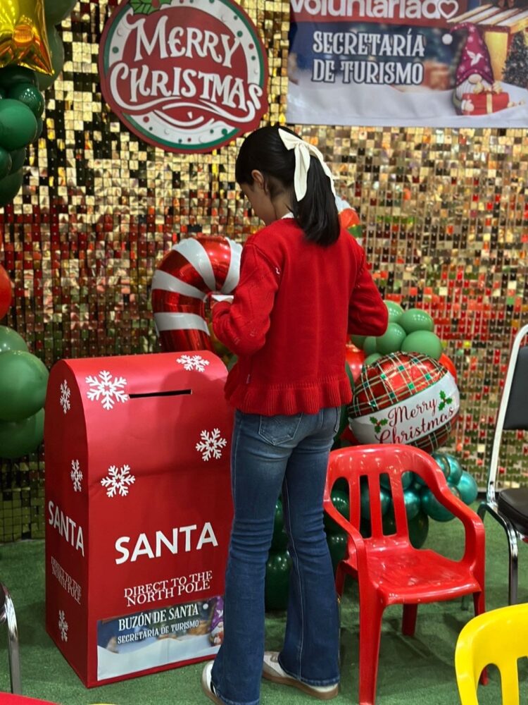 Instala Secretaría de Turismo un buzón para depositar carta a Santa