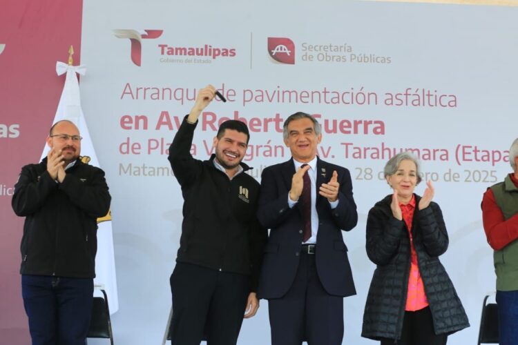 Asiste Américo Villarreal al 199 aniversario de Matamoros; entrega obras y patrullas