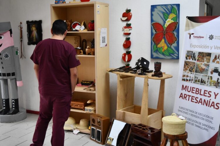 Promueve SSPT venta de artesanías y postres de San Valentín hechos en CEDES