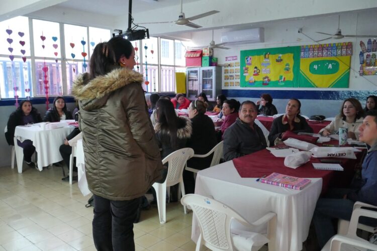 Capacita CRETAM a docentes sobre la atención del Trastorno del Espectro Autista