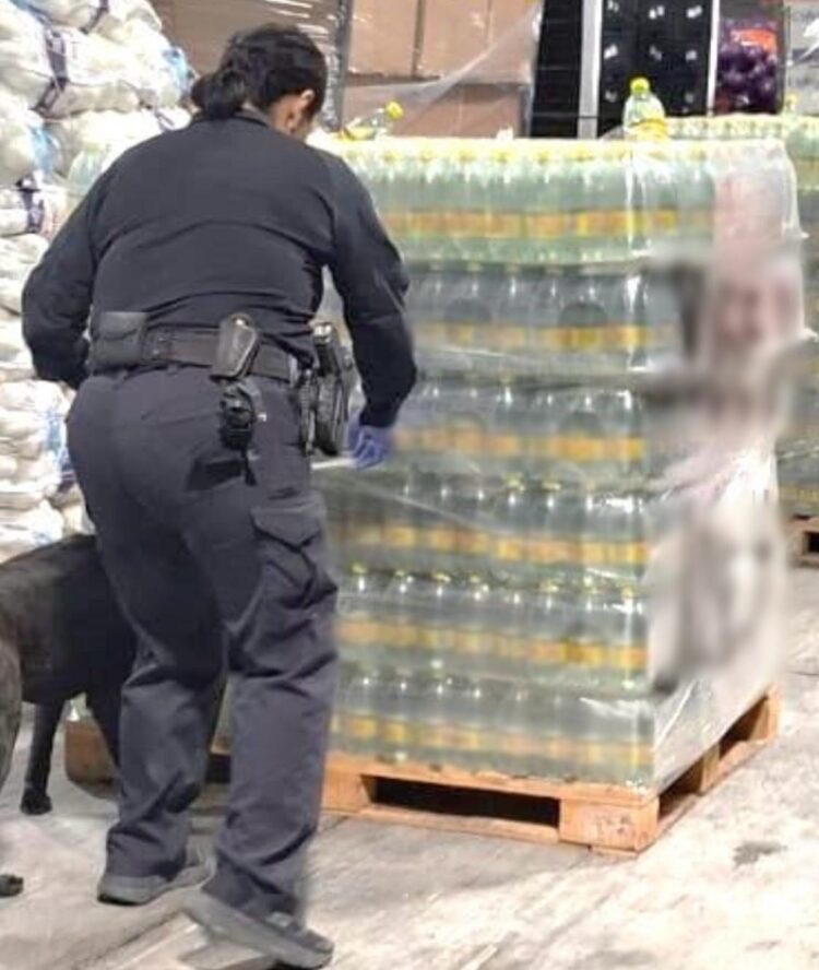 Aseguran más de una tonelada de metanfetaminas en botellas de agua