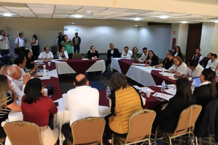 Intercambian docentes ideas y propuestas para construir el nuevo sistema magisterial