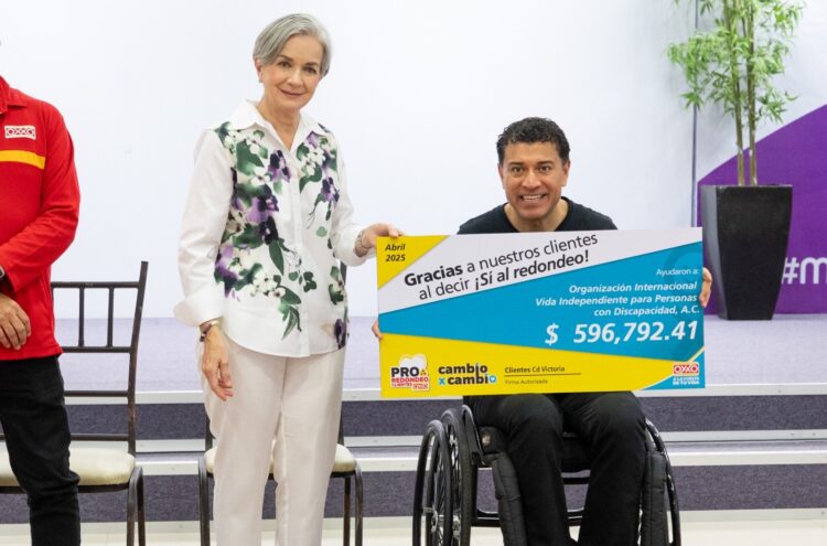 Atestigua María de Villarreal entrega de donativo de la campaña de redondeo de Oxxo en Tamaulipas