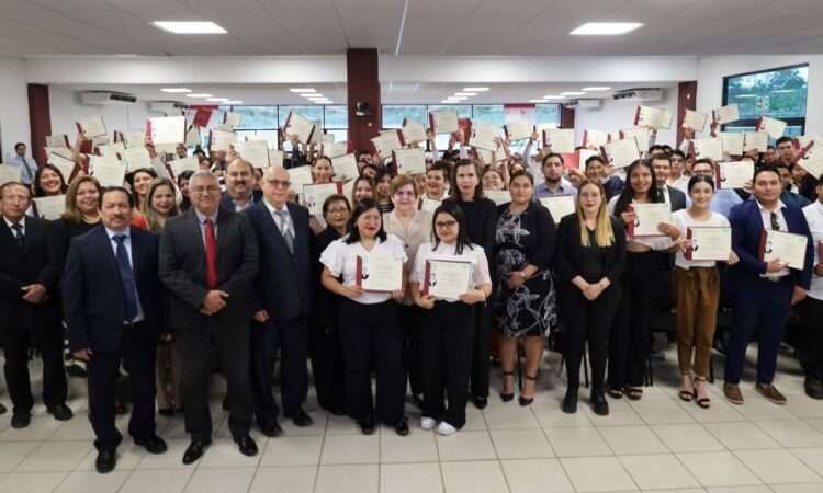 Realiza Universidad Tecnológica de Altamira primera entrega de títulos a Técnicos Superior Universitarios
