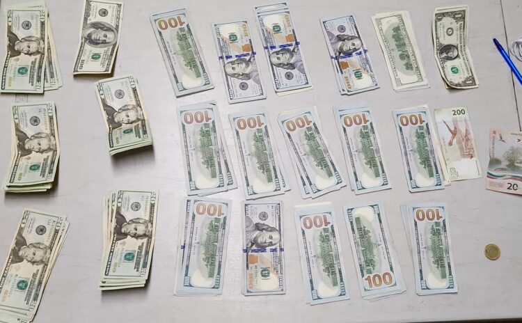 Aseguran en Aeropuerto de Nuevo Laredo a un hombre con dólares, euros y pesos