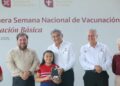 Pone en marcha Américo campaña de vacunación en escuelas y entrega tabletas a niñas y niños