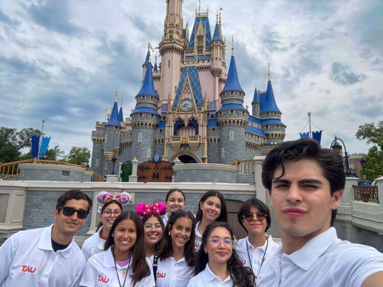 La única universidad pública  de México que tiene convenio con Disney es la UAT