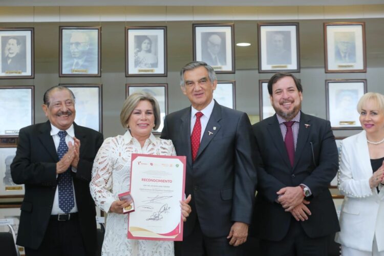 El magisterio es el eje y futuro del país: Américo