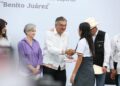 Atestigua Américo entrega de becas y destaca apoyo de la presidenta Claudia