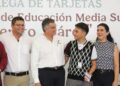 Entrega gobernador a estudiantes de la zona sur becas federales “Benito Juárez”