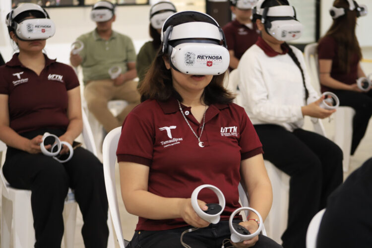 Participan estudiantes de la UTTN en sesiones de realidad virtual