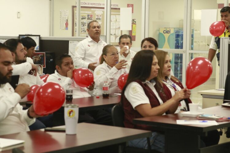 Capacitan a personal de la STPS para prevención y protección contra incendios y primeros auxilios en los centros de trabajo