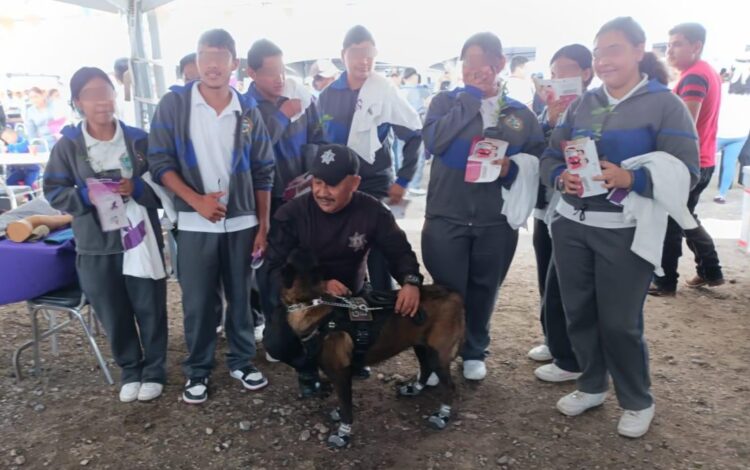 Convive ciudadanía con caninos de la Guardia Estatal en Brigada Transformando Familias