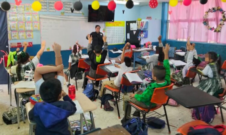 Reciben estudiantes de Reynosa visita y orientación de la Guardia Estatal de Género