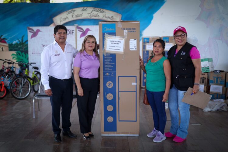 Cumplen Américo y María de Villarreal a las familias de Jaumave