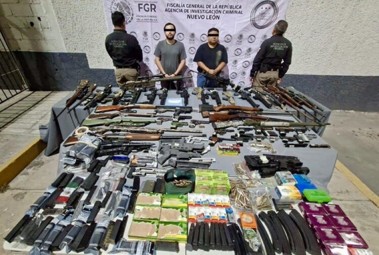 Aseguran arsenal con 64 armas de fuego en Nuevo León